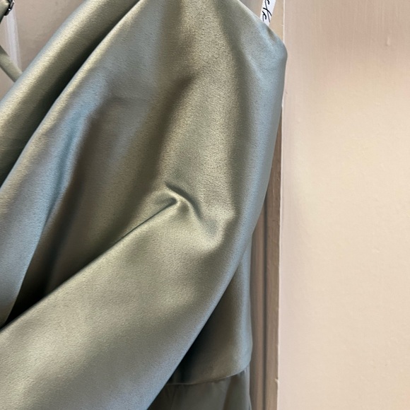 Sage green bridesmaid dress David's Bridal Studio - Picture 4 of 7